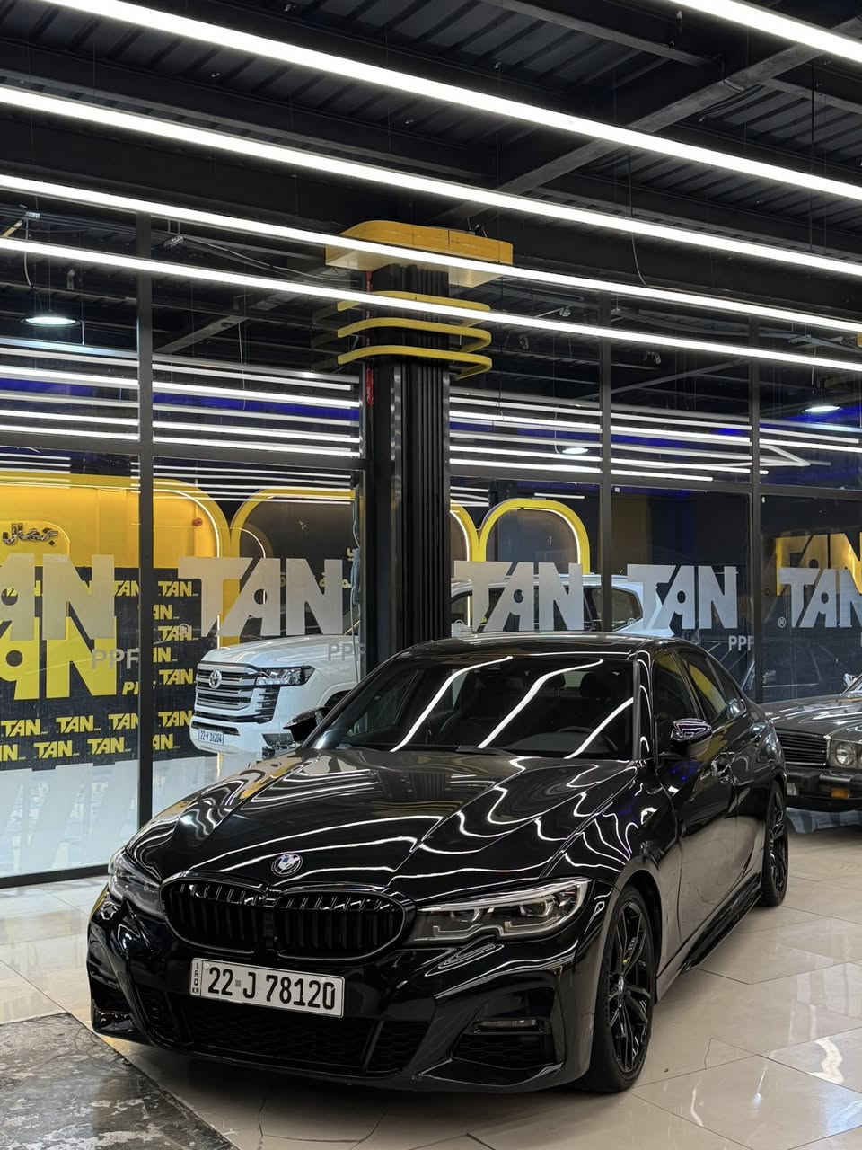 السلام عليكم                                                                       

BMW 330  M bakj  اصل
موديل 2021 
سلايت
ماشيه 88KM
وباقي المواصفات معروفه ماريد ادوخكم
حادثها كلش بسيط لا دواخل ولا شاصي 

خشم البنيد وخشم الجاملغ 
مكان السياره بالكراده
السعر 255$ بيها مجال بسيط 
***********
