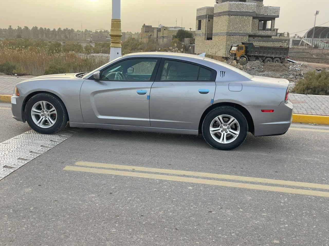 السلام عليكم سياره جارجر 2013 رقم بابل باسمي الدولي سياره جديده كلش بيه جاملغ وباب صبغ فقط سوناره مرفق بل منشور السعر 142 وبيه مجال سياره جديده كلش  مكان سياره السماوه المركز رقم موبايل ***********
