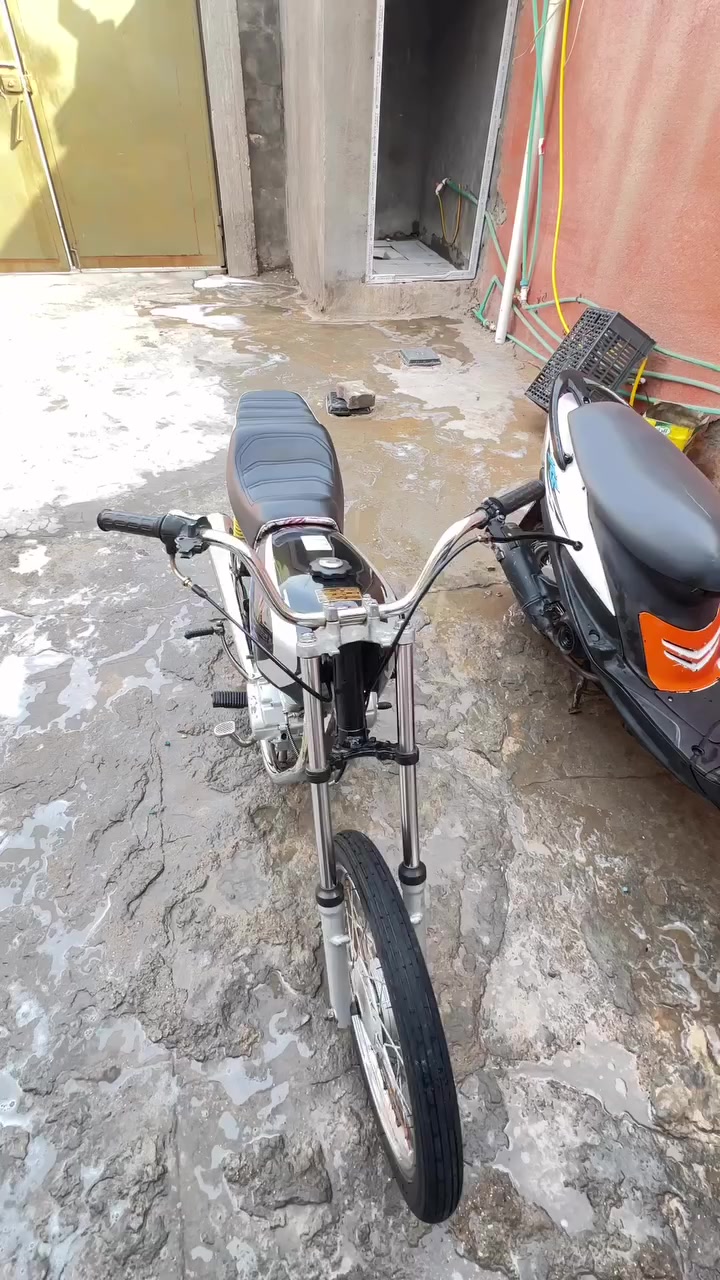 سلام وعليكم دراجه يراني للبيع ادوات دراجه حلوه ونضيفه وشلعه مكفوله من لبوكه سعر350 قفل شراي يجي خاص هاذ رغم***********
