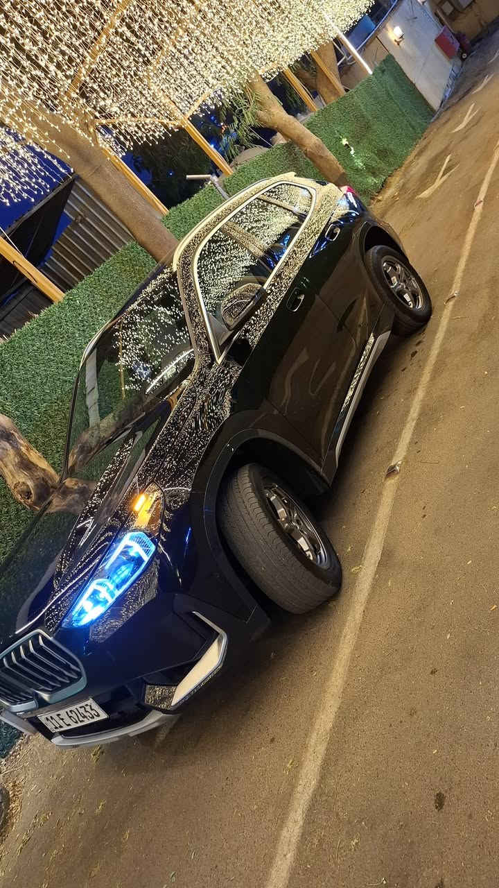 بإطلالة الوكالة.. BMW X1 2025 Xdrive | قوة الأداء وفخامة التكنولوجيا (ماشية 9000 ميل فقط)
أداء استثنائي: محرك 2000 توربو بقوة وعزم عاليين، مع ناقل حركة 8 سرعات لتجربة قيادة سلسة واقتصادية.

تكنولوجيا متطورة: نظام كاميرات 360 درجة مع خاصية التسجيل المستمر، وشاشة عرض (Data Show) على الزجاج الأمامي لضمان تركيزك على الطريق.

راحة ورفاهية: سقف بانوراما واسع، كراسي كهربائية بالكامل، ونظام تكييف منفصل (قطعتين ومناخين) لراحة جميع الركاب.

ذكاء في التعامل: صندوق خلفي يفتح بحركة القدم، تشغيل عن بعد، ونظام "أوتو بارك" للركن الآلي الذكي.

الحالة القانونية والفنية:

المسافة المقطوعة: 9000 ميل فقط.

ملاحظة الشفافية: السيارة وارد امريكي حادث بسيط (جاملغ وربع بنيد) وتم إصلاحها بقطع أصلية وكالة

الأوراق: داخلة ضمن "حصة الشهداء" مع وجود كافة الضمانات القانونية (بيع وكالة + عقد كافة الضمانات).
باسمي رقم بغداد

السعر / 29،600 $ 

التواصل خاص او 
***********

