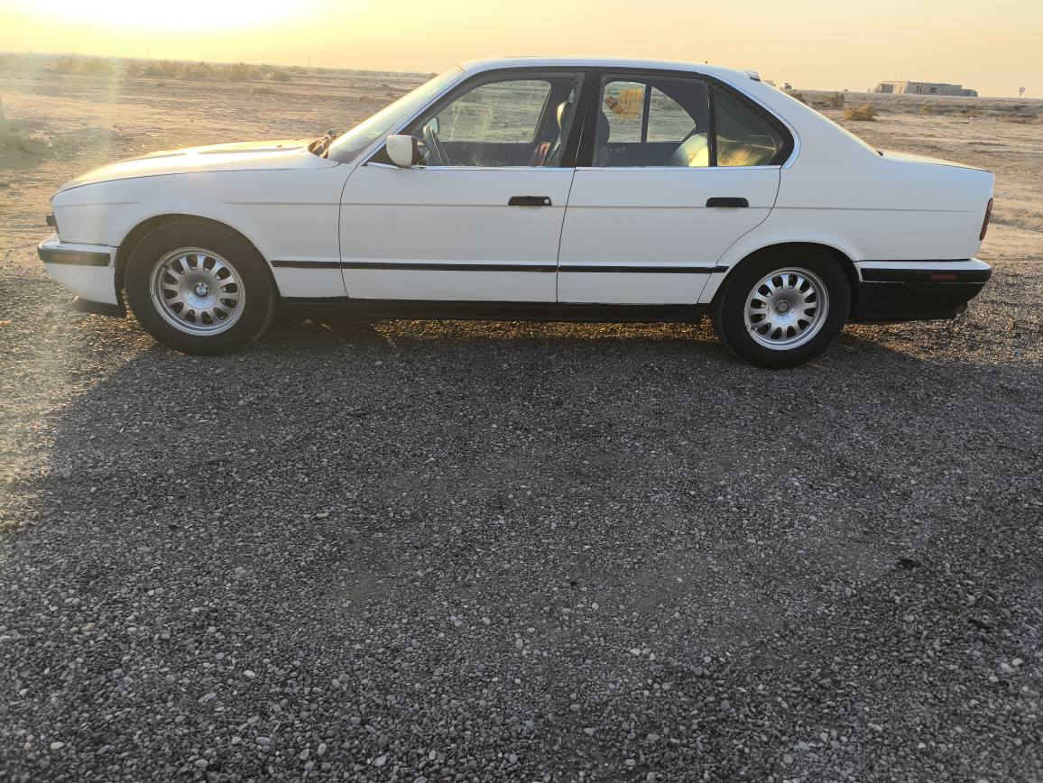 سلام عليكم للبيع بي ام 520 موديل 90 مكفوله من ضربه و كير ومكينه وحداديه كفاله جاهزه سنويه لل 27 مكينه امسكر ابلاد تبريد شغال كهربائيات كله شغاله السعر 45 وبيه مجال مكن ناصرية  قلعة سكر 
رقم *********** اتصل وبيك خير و تدلل الرفاعي, ذي قار
