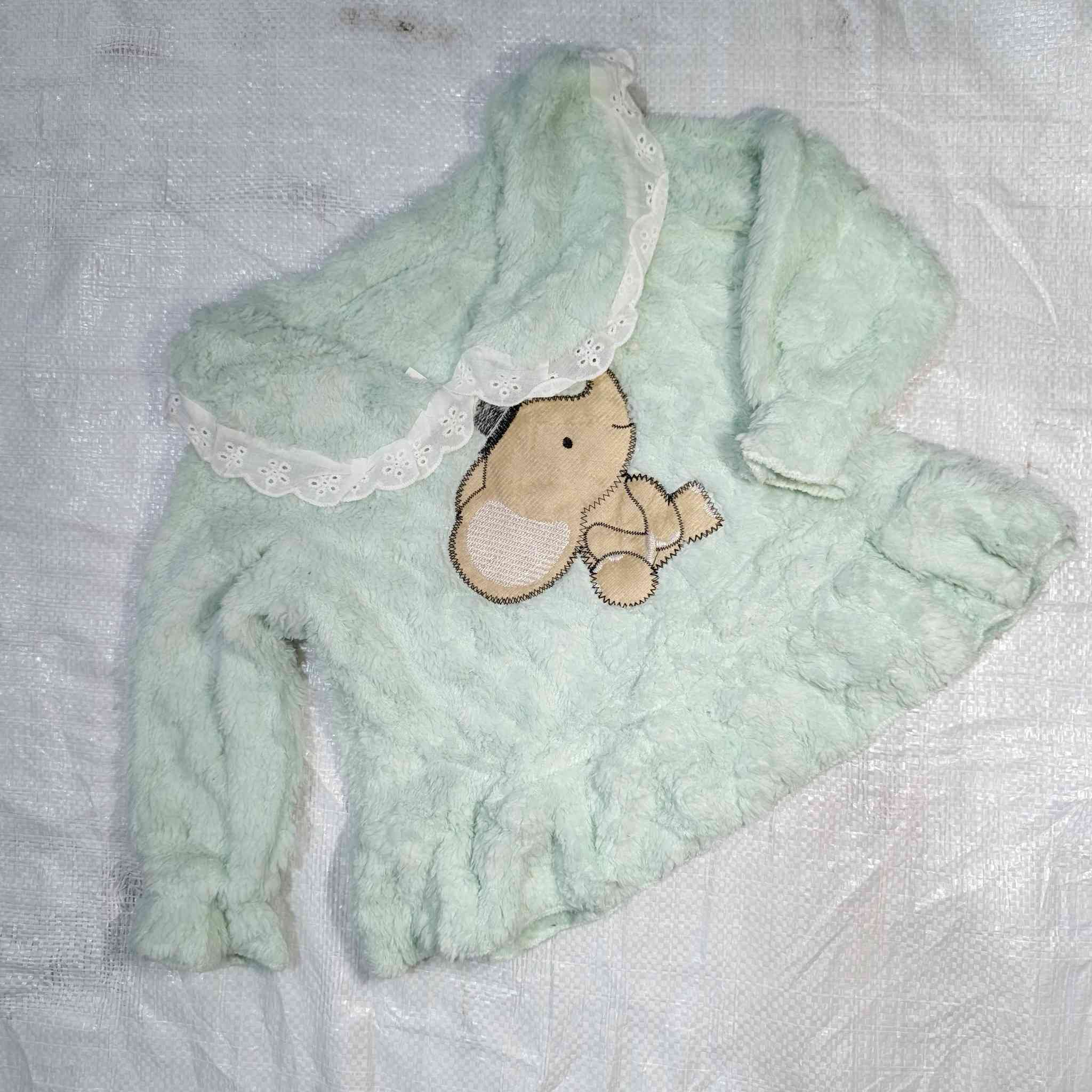 تراك بناتي بيبي فرو، خامة ثقيلة مبطنة. 
آخر قطعة متوفرة لدينا 
قياس 100
السعر 3000 
يوجد توصيل


**إذا كنت صاحب هذا الإعلان وتريد حذفه لأي سبب، رجاءا أرسل رسالة إلى الدعم الفني**