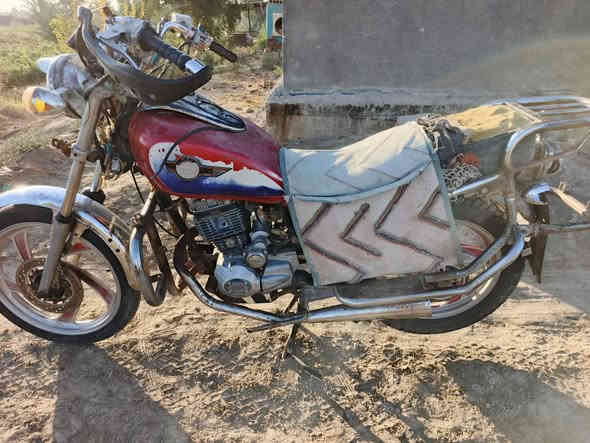 سلام عليكم دراجه للبيع موديل 2013اوراق اصولي محرك مكفول الدراجة عوزه ترتيب شويه الدراجة خير من الله السعر 250وبيه مجال قليل الشراي يتصل علا الرقم ***********
