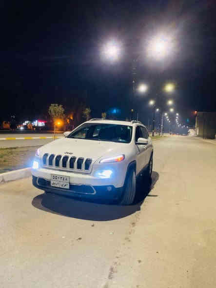 جيب شيروكي بزون ابيض
محرك 6 سلندر 3200
رقم جديد 
متضرر من امريكا بابين طرف السائق مع جزء من جامرلخ
موديل 2017
ماشي 93000 كيلو 
بشرط مكينه وكير
فول مواصفات عدى الفتحة
كاميرا
بصمه
تشغيل عن بعد
داخل جلد 
رقم اربيل باسمي تحويل مباشر

 للا تواصل 
***********
