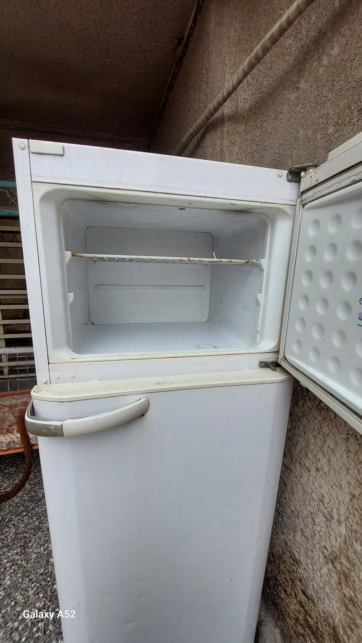 ثلاجه البيع ١٤ قدم فستل بلادي  البيع سعر ٧٥ ***********
