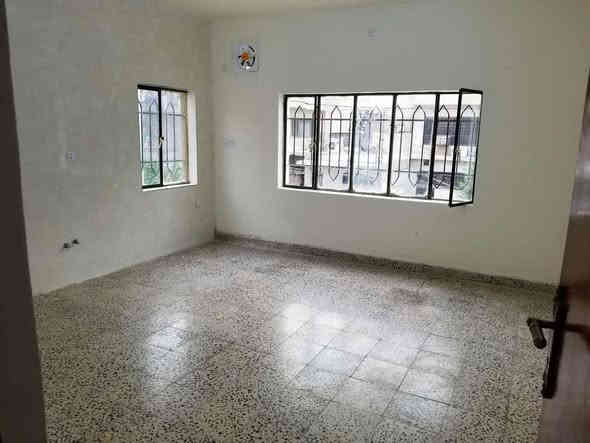 دار للبيع ،،،المساحة  ١٩٥ متر  الواجهة ١٠ النزال ١٩،٥ م
الموقع : المنصور / حي العربي / فرع حيدر السعدي / ثاني فرع على اليمين رابع بيت عاليسار 
للإستفسار : ***********
