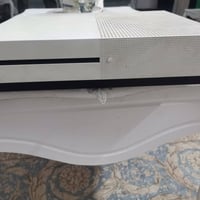 جهاز XBOX ONE S للبيع الجهاز يحتوي على حساب بي لعبة بيس وفيفا 24 FC202...