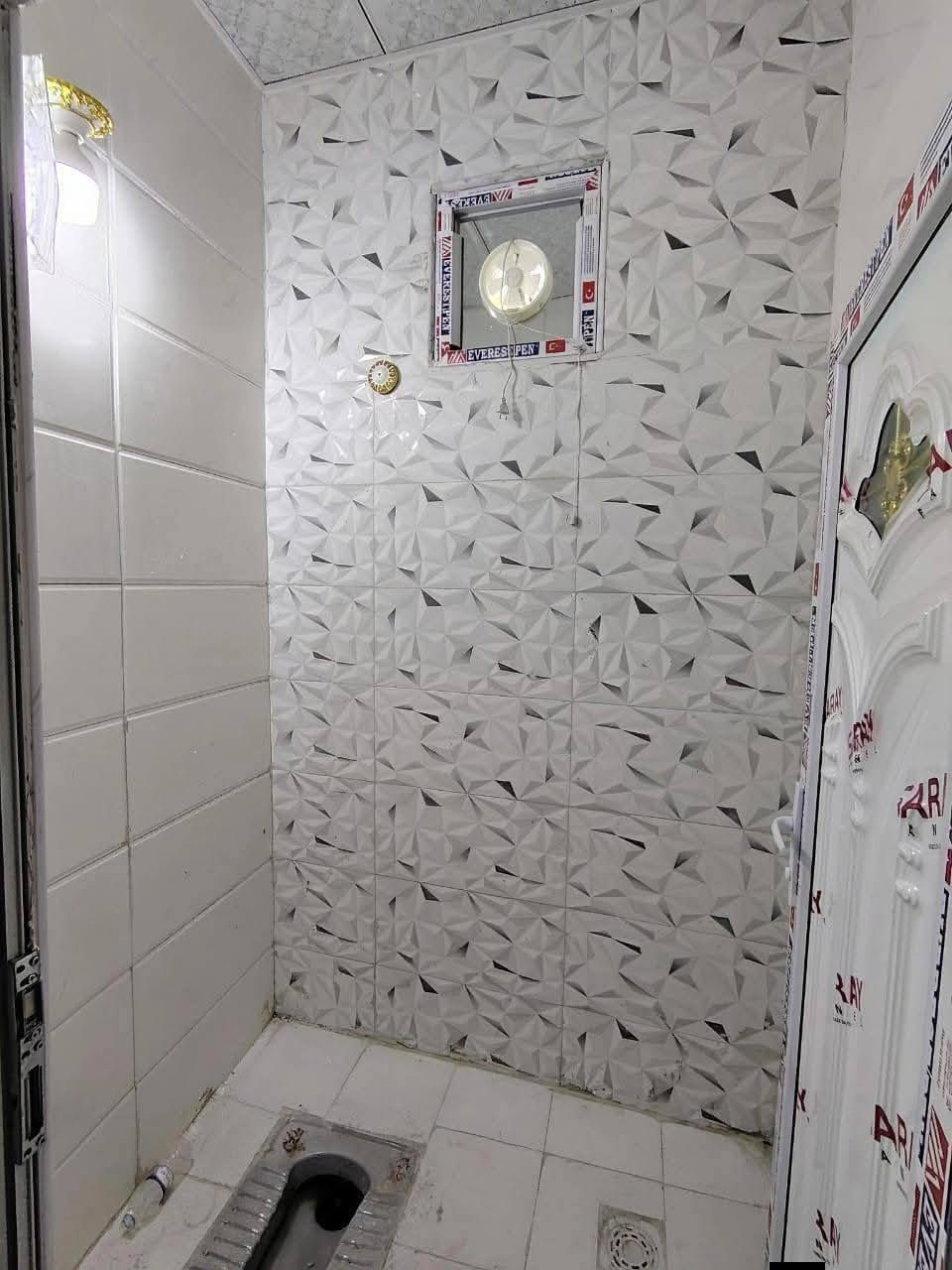 يالله يعلن مكتب نور العقار .... مساحه 100 بلاش بلاش بسعر  26 وبي مجال***********
✅ مشمول بقرار التطويب بيت بناه طابوك صب كونريت بناه جناي 

موقع /نجف 🏡عنوان المكتب مقابل قريت الغدير شارع المطار 262
مقابيل قريت الغدير 

البناء 🏡 
غرفه  /صاله/مطبخ /  صحيات/داخل وخارج /وستقبال 
بناء مرتب/ اساس + سقف كونكريت + طابوك

ألخدمات 🏡 
ماء/كهرباء/مدارس/سوق/تبليط/لحد الباب النجف, العراق
