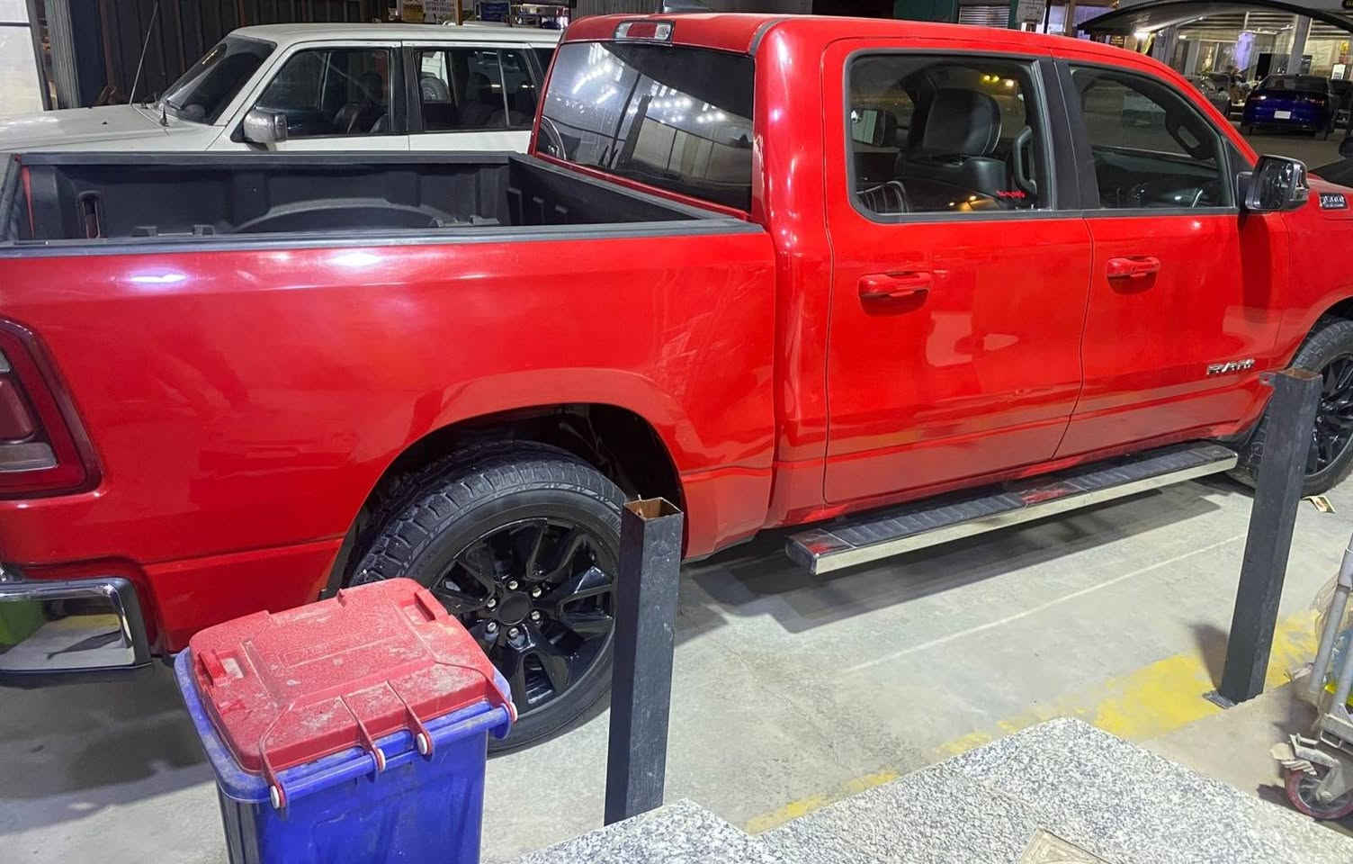 سلام عليكم البيع او مراوس رام لارامي موديل ٢٠٢٤ ماشيه ١٠ الف بيه ٤ قطع صبغ رقم بغداد بسمي مكينه ٥٧٠٠ باب طويل لسعر ٣٢٠ بيع او مراوس ***********
