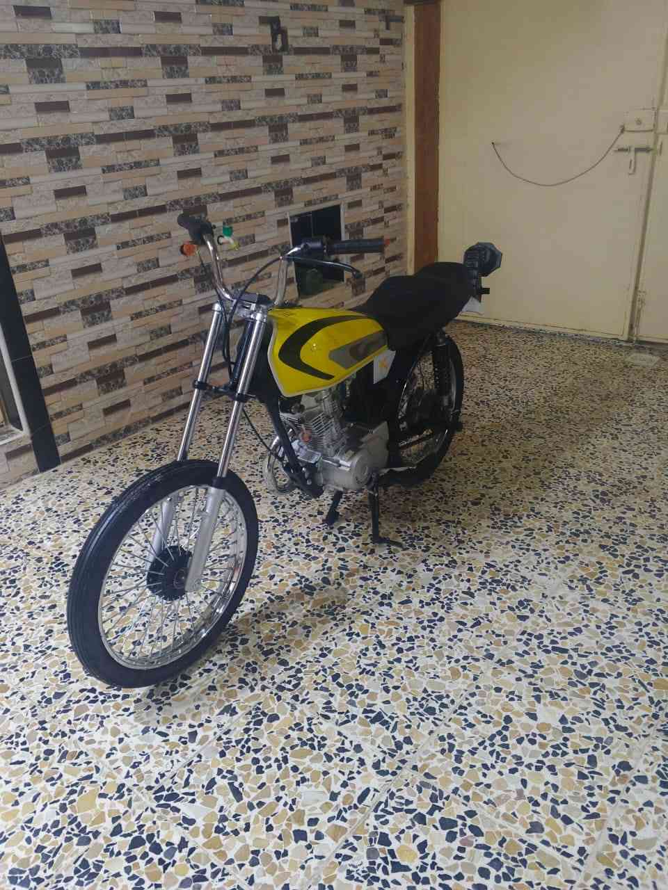 السلام عليكم شباب دراجة تعمير للبيع مكينه رابيدو مبدل بيهة بس بستم فقط دراجة حلوة ونضيفه مكاني عماره علي الشرقي الاستفسار اكثر على هاذا رقم ***********
