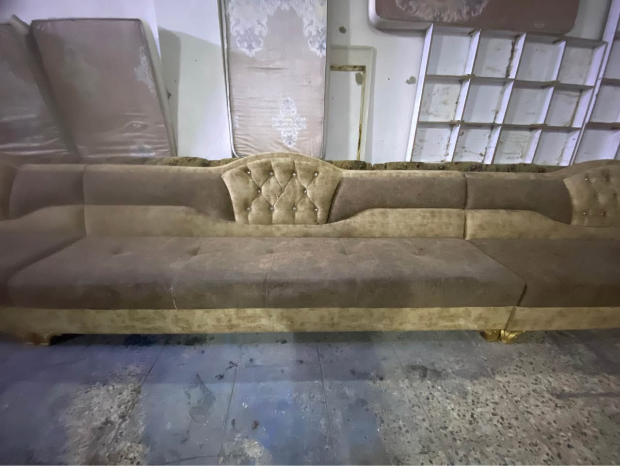 ديوان خشب عيراقي اصلي ٢٠ نفرات حيل نضيف سعر فقط ٣٠٠ ألاف عنوان دهوك بروشك ت*********** دهوك, العراق
