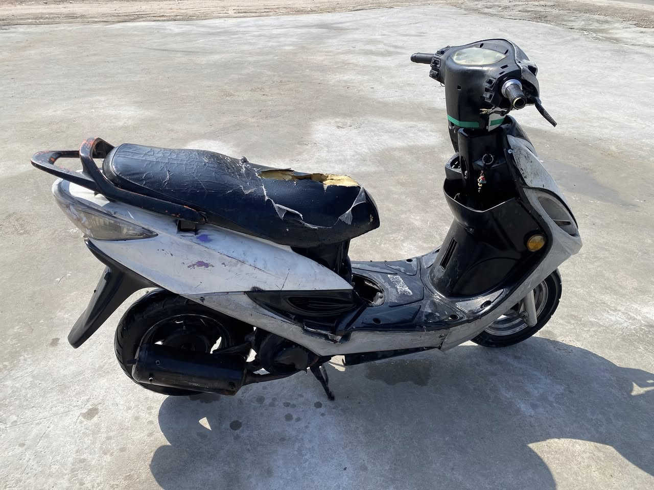 مراوس او بيع واذ بيع قفل ٢٠٠ بدون تعامل
سلام عليكم كامكو جي فور  مجفته مره وحده كابرتيه جديد باتري جديد بنز تايرات جدد كهربائيات شغاله سلف هندر كفرات تعبانه غير شيء مابيه


**إذا كنت صاحب هذا الإعلان وتريد حذفه لأي سبب، رجاءا أرسل رسالة إلى الدعم الفني**