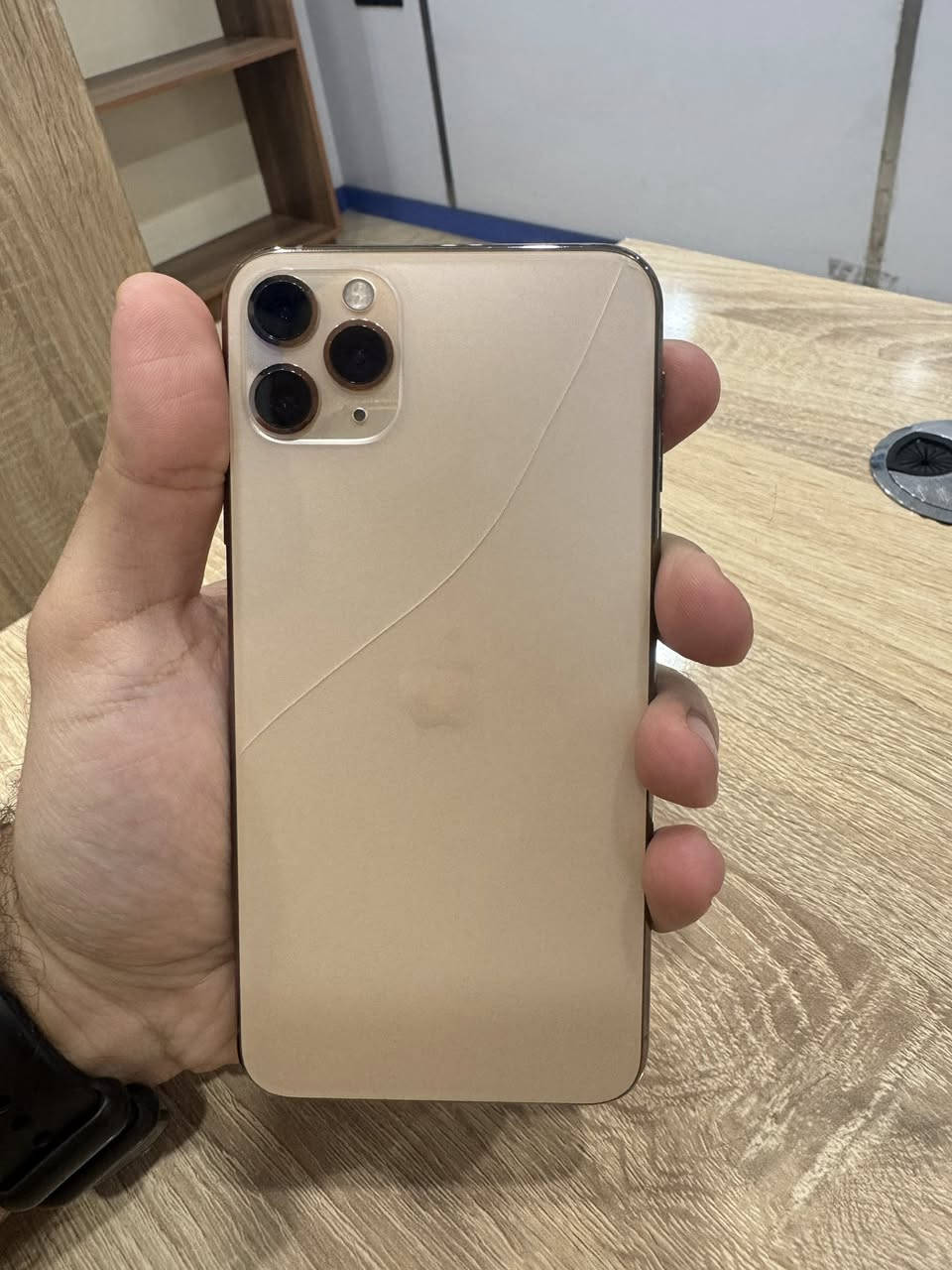 ايفون 11 برو ماكس512 كيكا
بطارية 87

بيه فطر بالظهر مثل ما موضح
السعر 400

واتساب ***********
