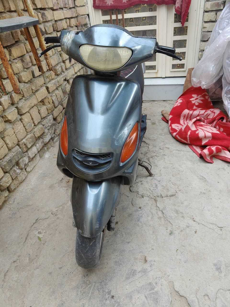 السلام عليكم..دراجه للكزز للبيع مكينه رايمر مبدل كزوز وباتري وسالف كفارته موجوده  السعر 250 الف وبيه مجال رقم التواصل ***********
