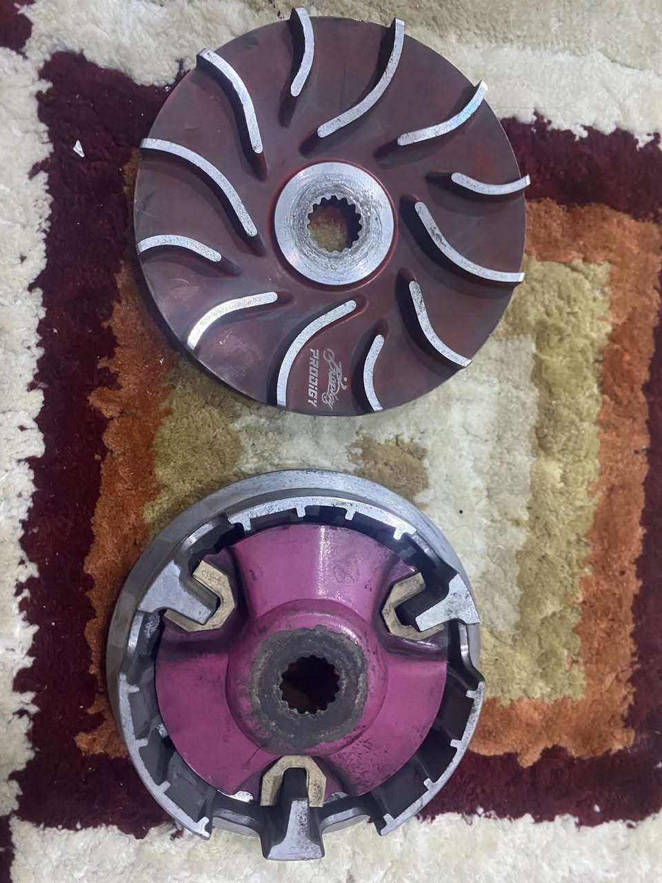 السلام عليكم شباب عندي هاي الغراض مال تفصيخ الي دبلات 3 واحد rrgs والبقية ما اعرف بس هنة كلهن مال تفصيخ وعندي هذا الكلج رياضي مال رمبة انا فاتحة بيدي من دراجة كلمن وسعرة الدبل الابيض ب15 والاسود هم
ب15والrgs25 والكلج الامامي هذا مال ماكس سعره 35
الي تعجبة شغلة خلي يراسلني ***********
