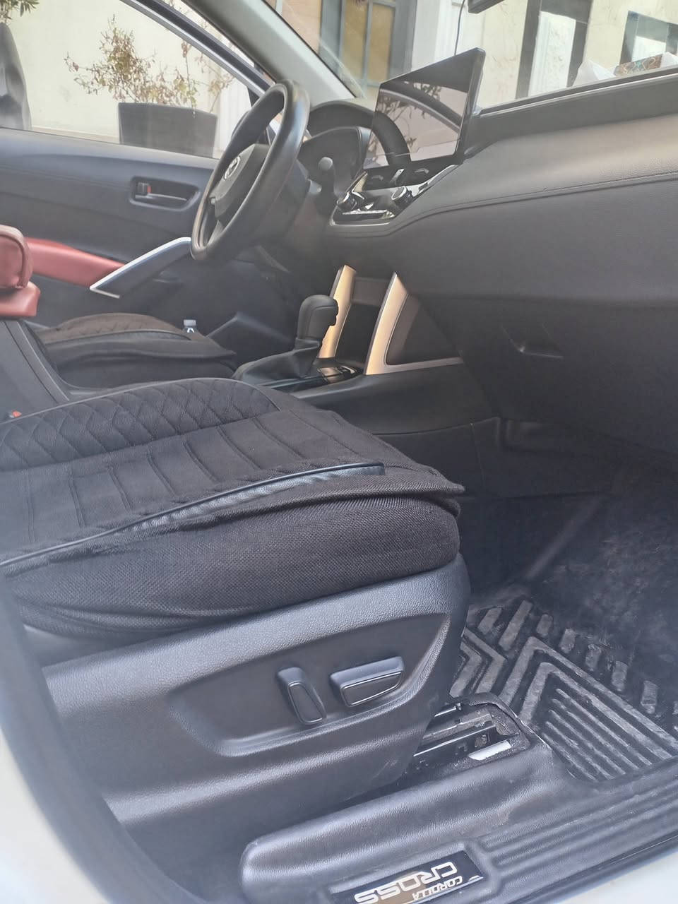 تويوتا كورولا كروس  هايبرد تجميع الصين ٢٠٢٥ ماشيه ٧٠٠٠ وضعيه الزيرو كراسي جهتين كهرباء ٥ عدسات كراسي جلد احمر مغلفه للجماليه ارضيات بعده منازله للبيع  رقم بغداد دولي بسمي الاتصال على الرقم التالي واتساب *********** ابو علي
