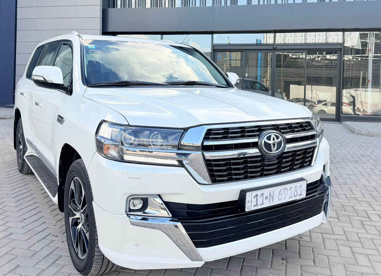 السلام عليكم لاندكروز 2021 رقم بغداد 
مكفوله من الصبغ والبارد والتكحيل 
ماشية 77 الف 
محرك V8 
جنطة كهرباء 
السيارة فول مواصفات 

مكان السيارة بغداد 

للاتصال // ***********
للاتصال// *********** بغداد, العراق
