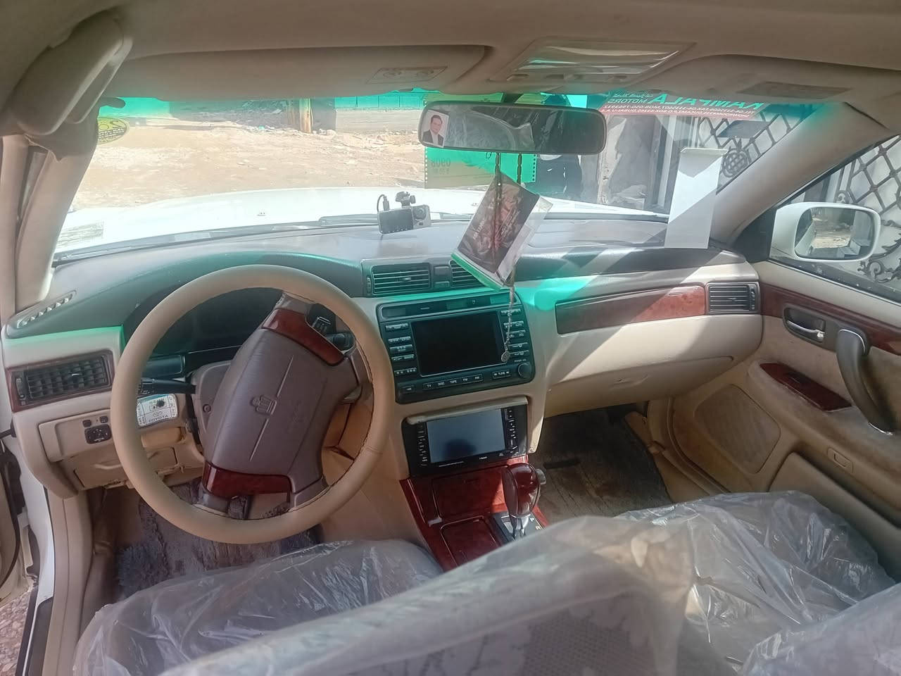 سلام عليكم جنون للبيع مكفوله من كصه ونقل رقم بصره الدولي سنويه 2030 تحويل مباشر  مكينه ديفور الجبير كير حداده جديده تبريد تخم تاير جاهزه السياره السعر ١٣٥ وبيها مجال للشراي رقم الهاتف ***********
