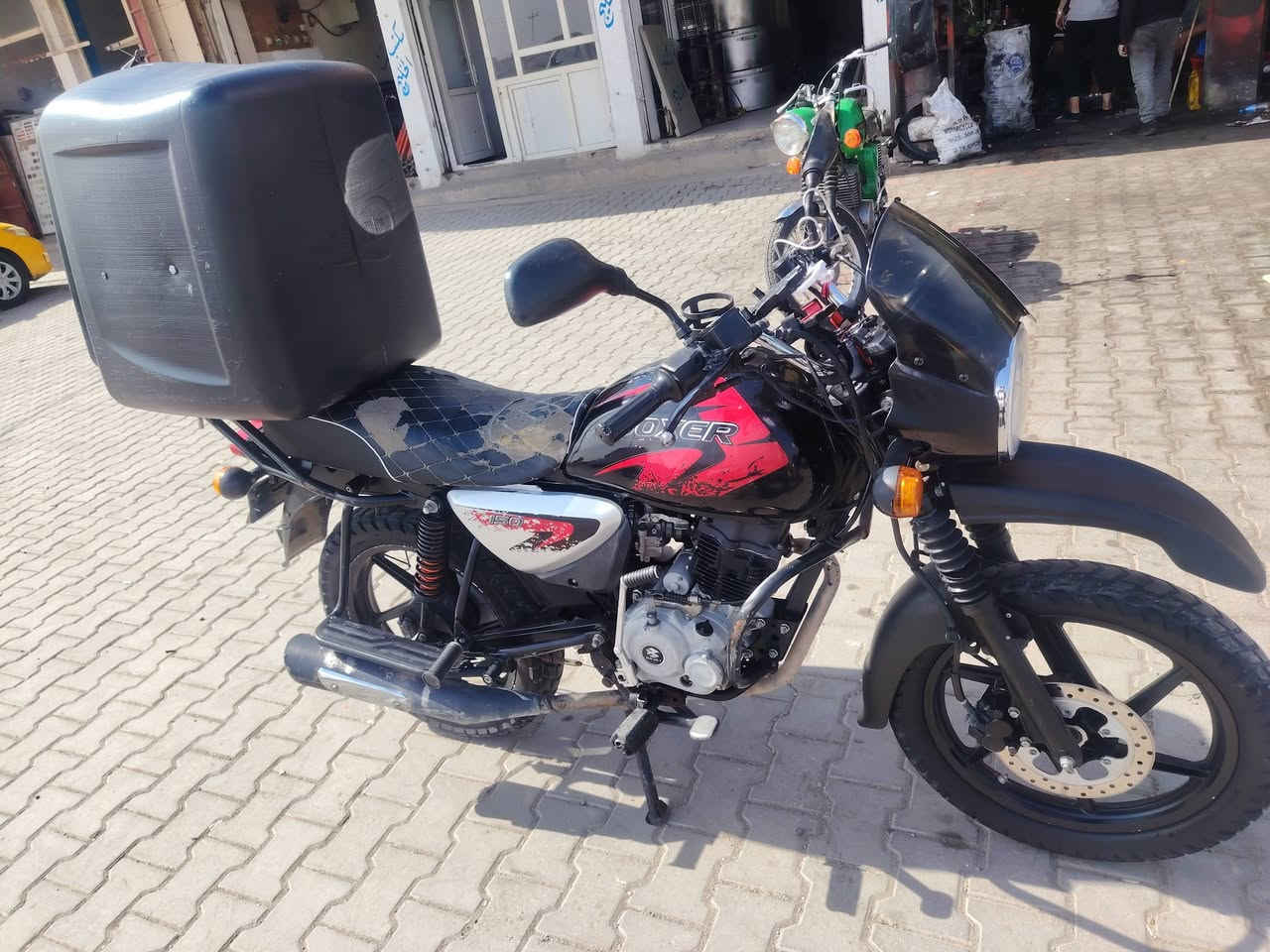 بوكسر جبلي للبيع 23 رقم انبار مشروع وطني تحويل ثاني يوم محرك كير بشرط دراجه نضيفه مال شغل كهربائيات كله شغال عنواني كركوك قادسيه الثانيه شارع ابو *********** ابيع بل قسط
