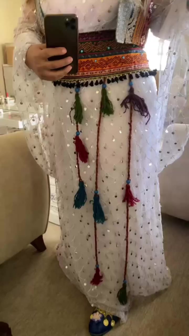 هاوريان تازه ده ستم به به ئيش كردوه 
وه ك هاوكاريه ك بينيرن بو هاوري كانتان 
***********
