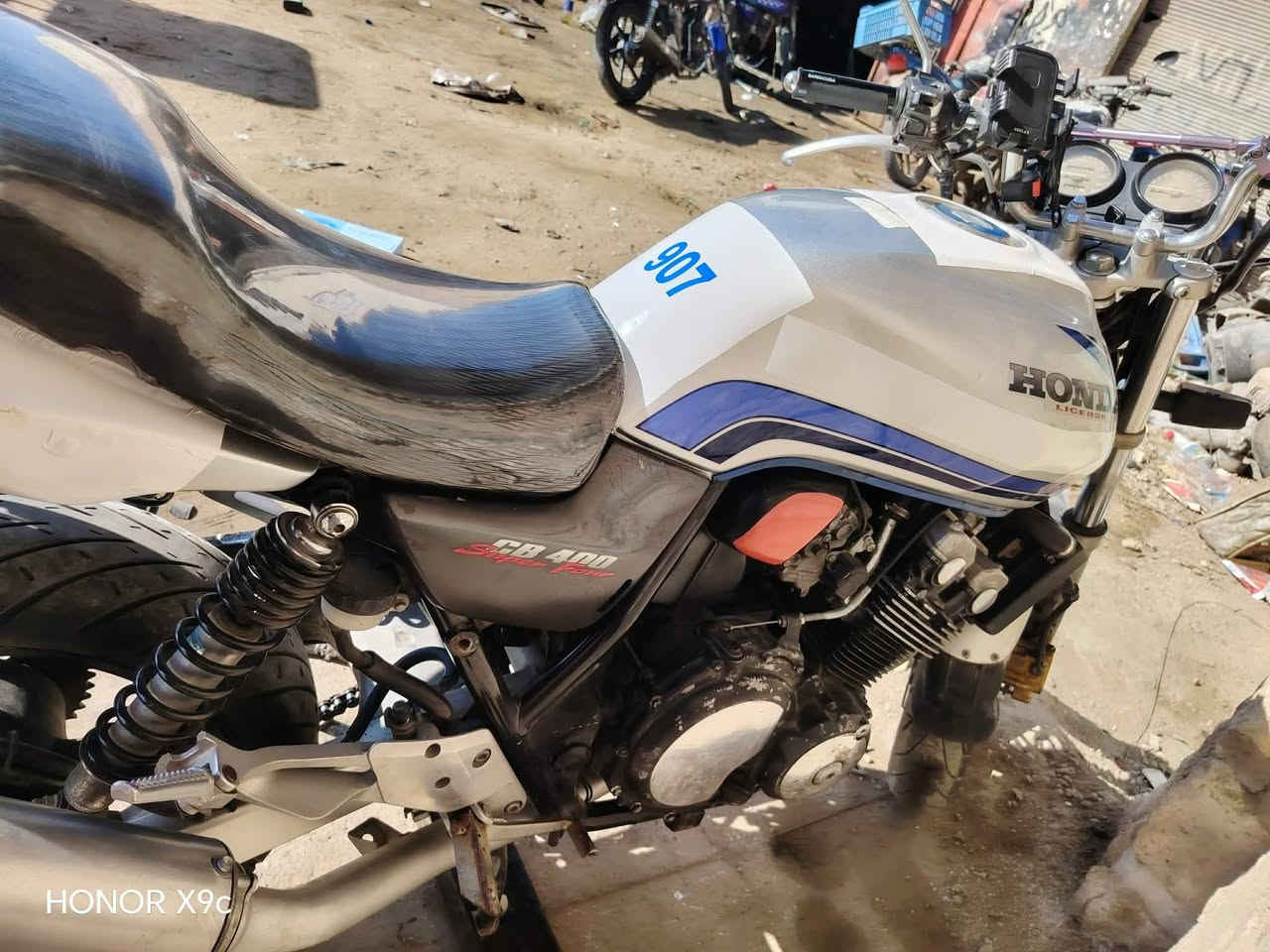 هونده CB400
كلشي شغال ونضافه فولل
لمحرك ولكير اكفلكياه من اي تصليح على وضع لشركه
مدفوع كمرك ومنفيس اوراقه كامله ولتسجيل مفتوح تكدر تشدله رقم

.. العنوان الانبار جزيره الخالديه لبوبالي..

اكتبلي سعر بل تعليقات كبل يجيك لسعر عل خاص


**إذا كنت صاحب هذا الإعلان وتريد حذفه لأي سبب، رجاءا أرسل رسالة إلى الدعم الفني**