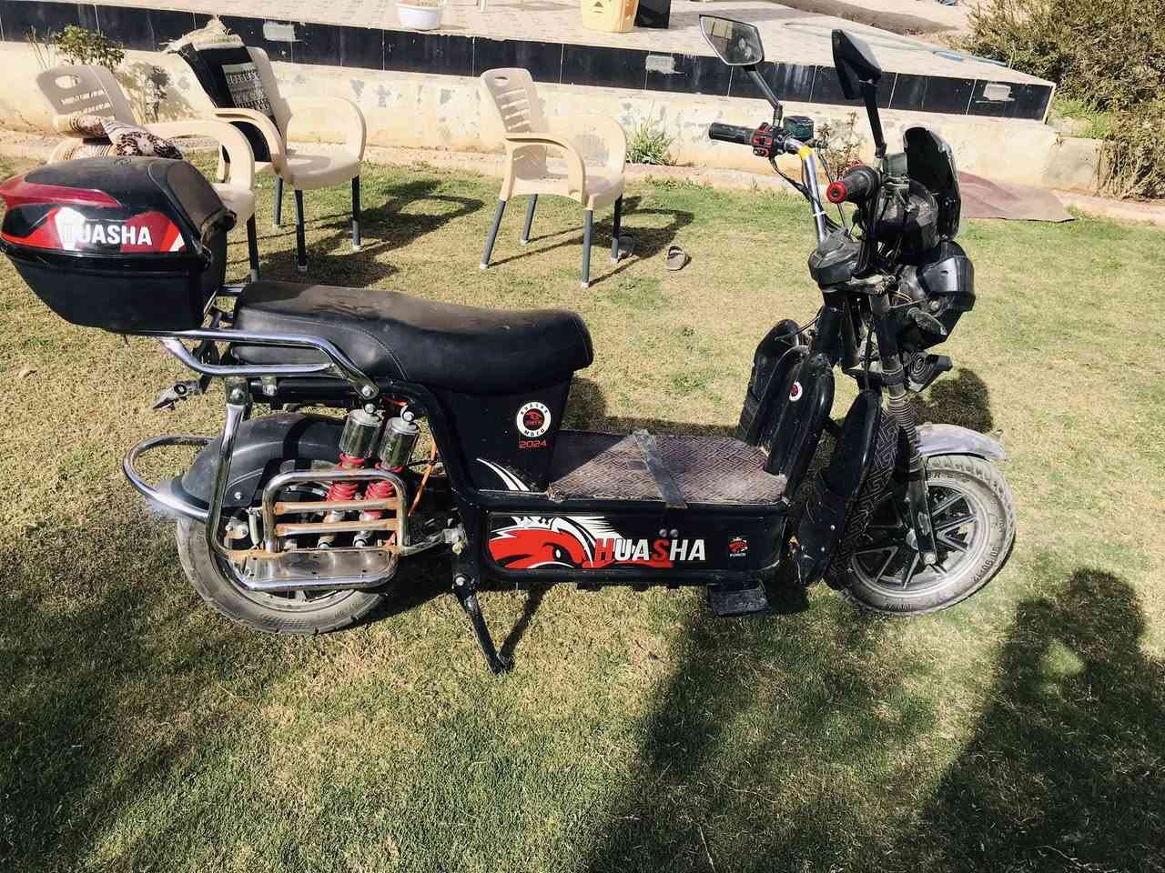 متاح دراجه شحن هيوشا موديل ٢٠٢٤ بطاريات ٥ كهربائيات كله تفاصيل و النضافه داخل الفديو  السعر ٤٠٠ وبيه مجال بسيط مكاني هيت حي البكر *********** توصيل موجود حسب الاتفاق
