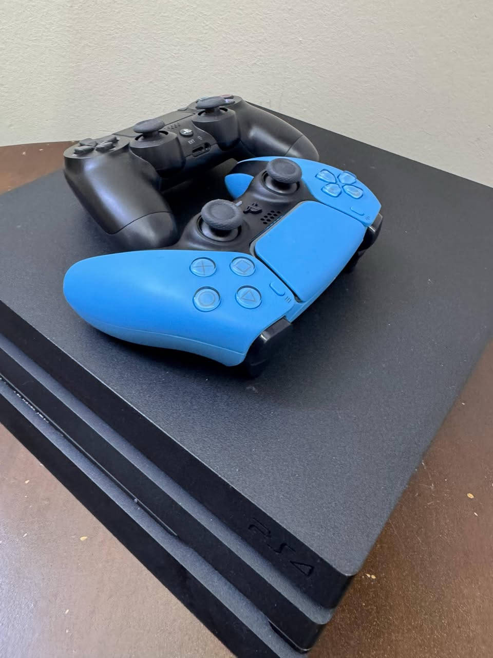 بلي ستشن فور برو مهكر نضام ١١ ويادت اثنين وحده اصليه و ثانيه مال 5 ويا العاب الجهاز مفتوح تنضيف فقط سعره ٢٦٥ مكاني بغداد كاظمية رقمي***********
