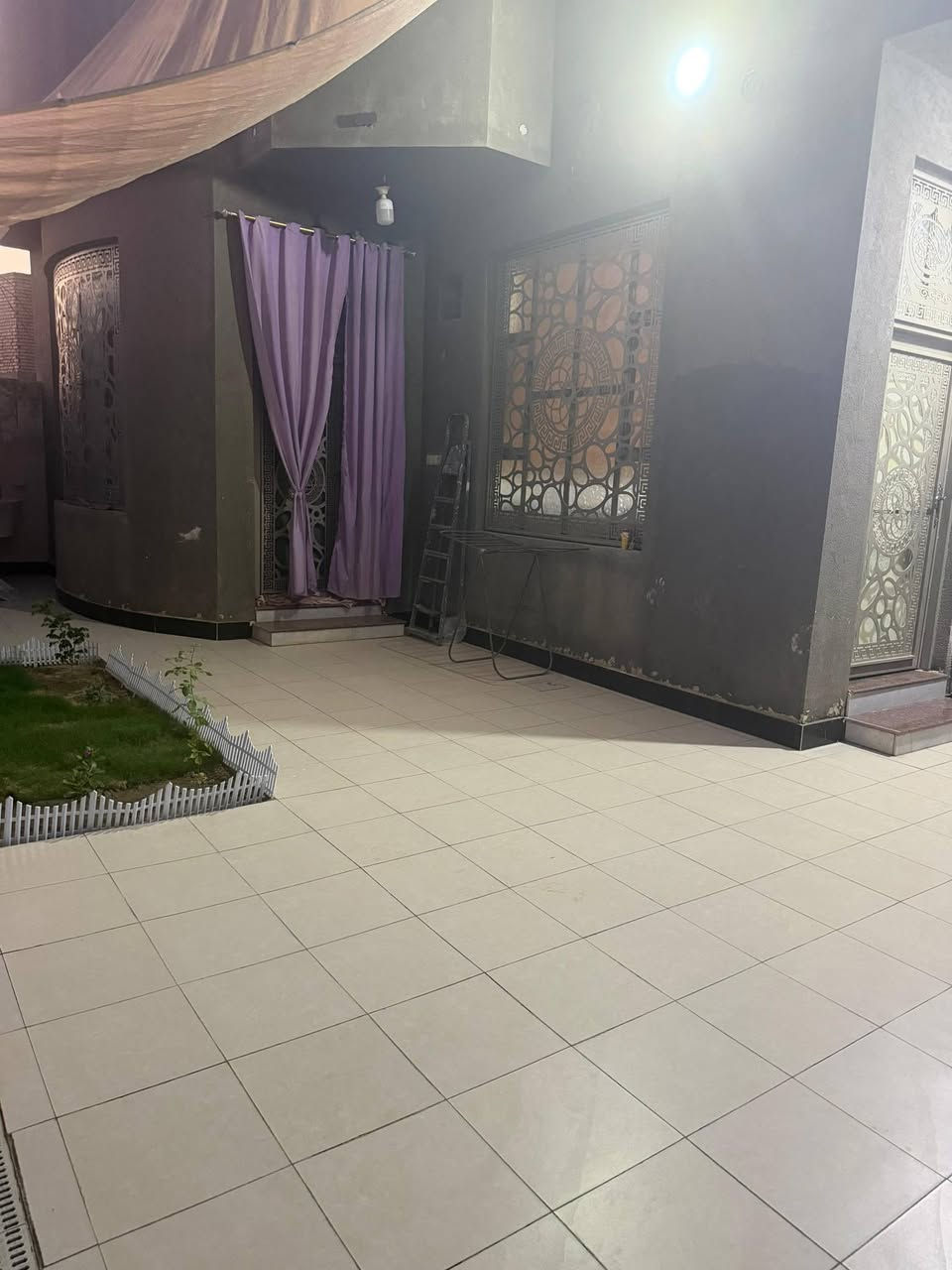 دار سكن للبيع في حي الجوادين
دار مساحه ٢٥٠م ركن 
غرفتين وهول وبراني ومطبخ حار وبارد مجمع صحيات داخليه وخارجيه 
المكان حي الجوادين[٥٧] قبل مدرسه ابا صالح 
بناء جديد سنه ٢٠٢٣ درجه اولى 
مطلوب الى دائره اسكان المثنى تقريبا ٤٠ مليون 
للاستفسار 
*********** 
أو زياره المكتب #سيدجاسم_للعقارات
