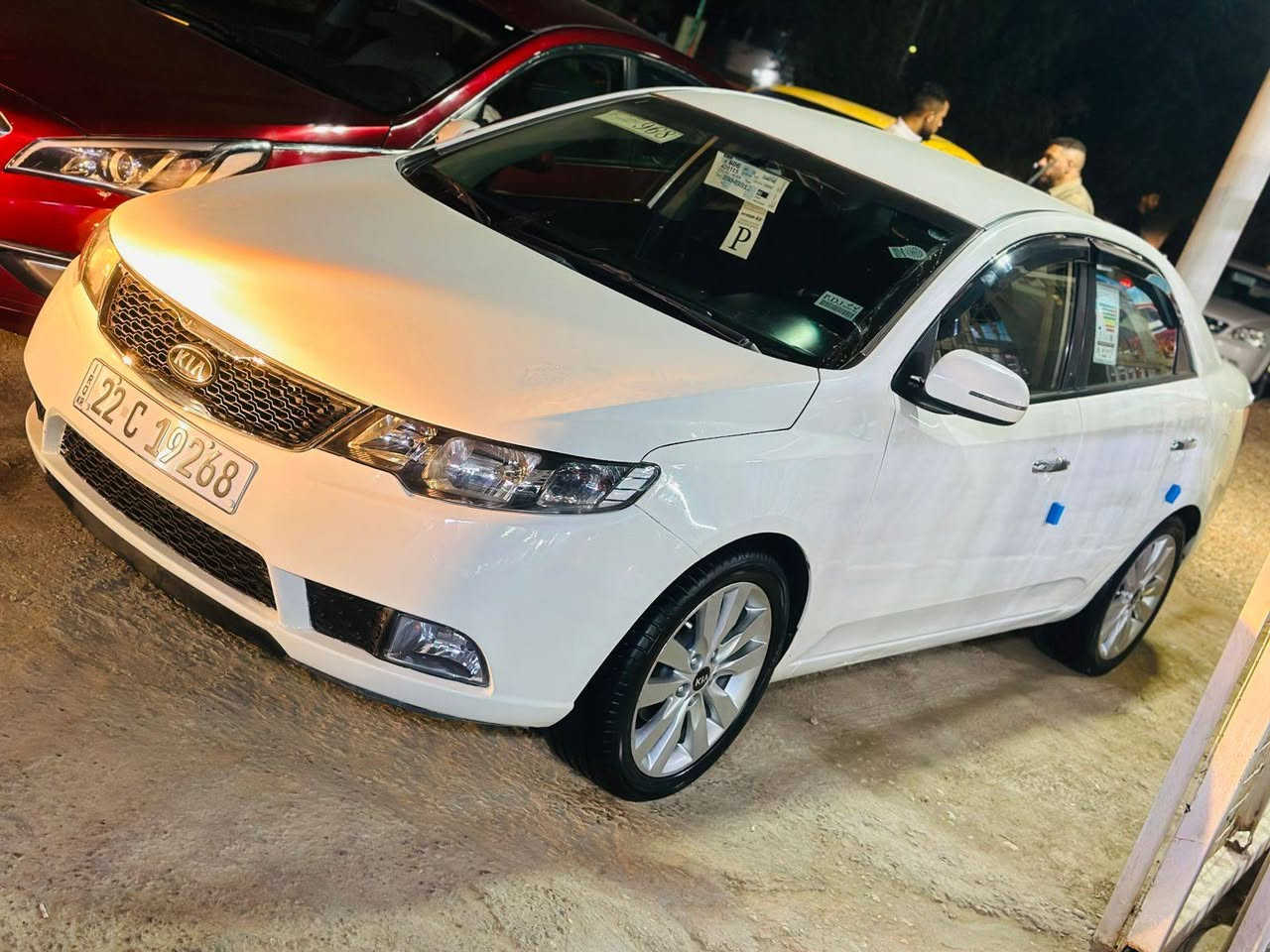 السلام عليكم سيراتو 2012 رقم اربيل فول عده الفتحة اشاير بل مري تحكمات أربعة دسك خمسة ويل كب   بلوتوث اواكس اي بي اس  سياره جاهزه كير مكينه حداديه خير من الله تبريد ثلج سياره جديده ماشيه 200 الف بيهه قطعتين صبغ بدون دواخل سياره احلاة من بالصورة سعر عله خاص ***********
