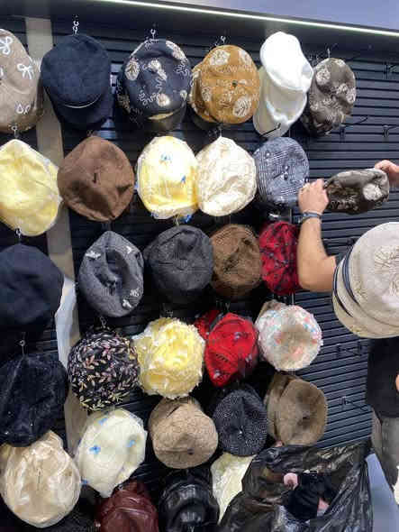 🎀 بيريه نسائية شتوية… أناقة تدفّي وموديل يشدّ النظر!
✨ خامة ناعمة وثقيلة – تثبّت على الرأس بدون ما تتحرك
🌸 تعطيك لوك مرتب ورايق بكل بساطة
🔥 ألوان راقية تناسب كل الستايلات

🛍️ لا تفوّتينها… قطعة لازم تكون بخزانتك هذا الموسم!
📩 الطلب والاستفسار 
https://t.me/znzon246
***********
