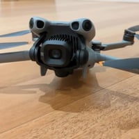 � مستشعر: CMOS 1 بوصة – 50 ميجابكسل 💾 تخزين داخلي: 42GB قابل للتوسيع ب...