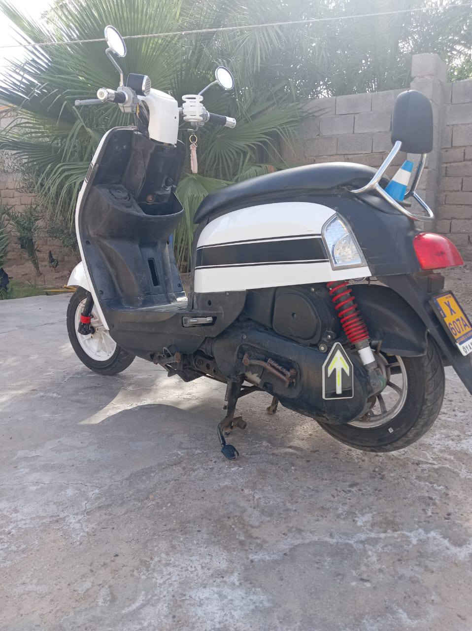 مكلف بلنشر بوليـس ياماها ياباني 
لاتبخير ولا تنقيص ولامفتوح .جاهزه من كلشي محرك نضيف سرعه 120 دبل تاير اصلي جديد هسا شديتهن كهربائيات شغاله .اوراق تتحول باسمك دراجه جديده متذب عليها ولا الف. للاستفسار الاتصال ع الرقم ***********
