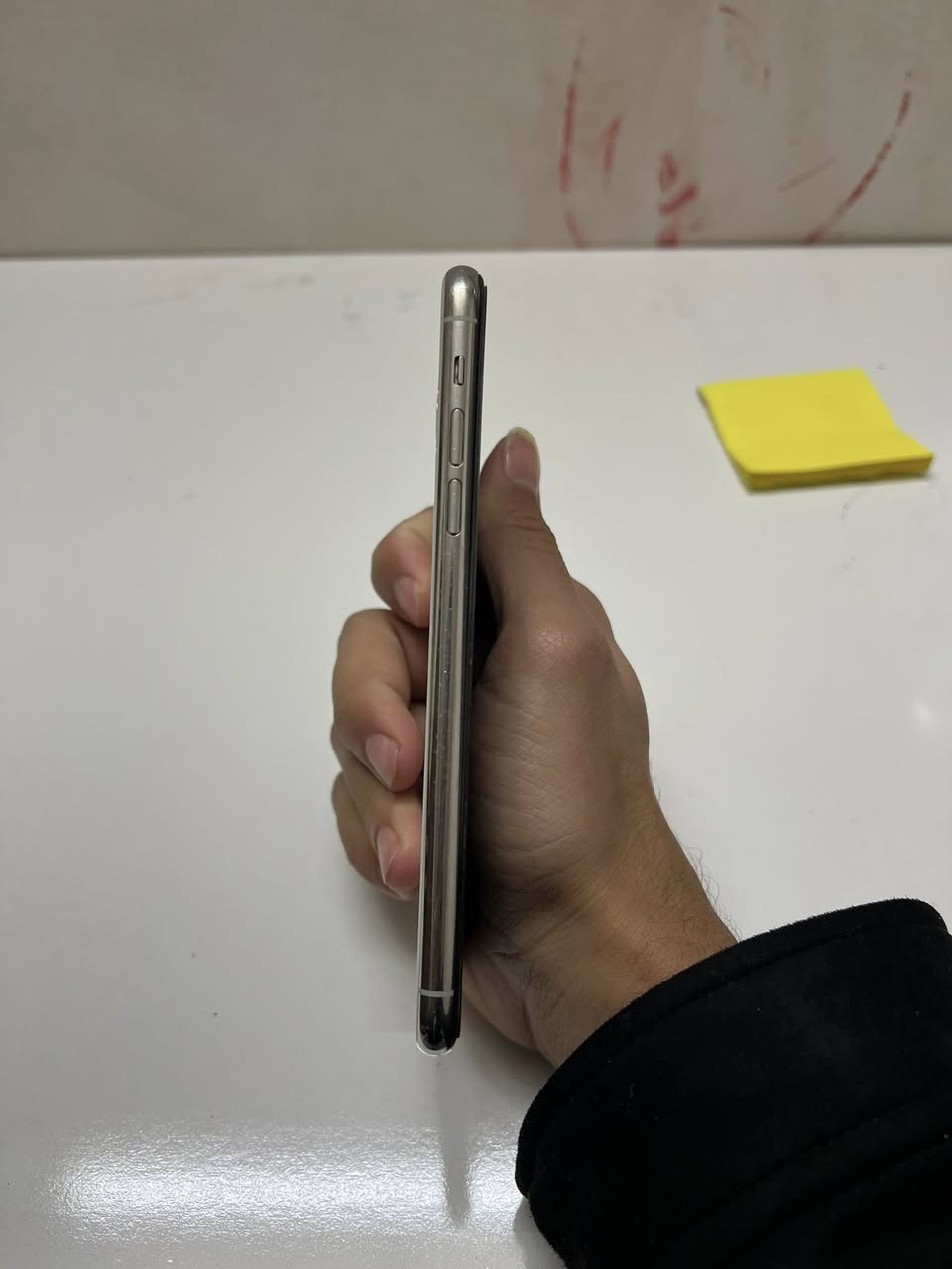 السلام عليكم ايفون 11 برو ماكس نموذج m بطارية 89 ذاكرة 256 اي عيب مابي نظيف جدًا شرط الحاسبة سعر 400 وبي مجال قليل للاستفسار ***********
