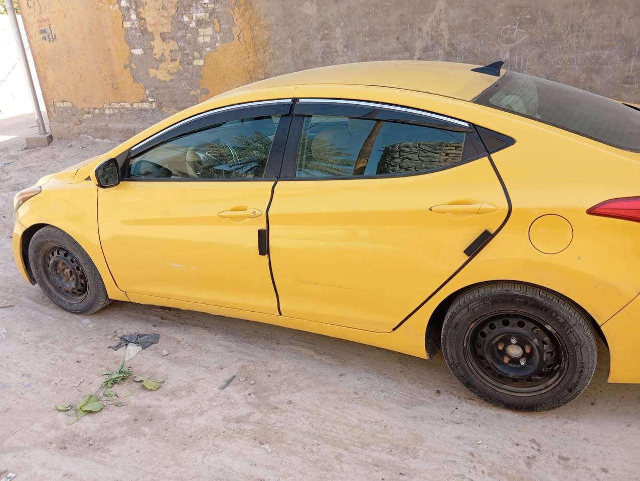 سلام عليكم ويرحمه الله وبركاته عندي سياره النترا موديل 12 سياره جديده رقم ***********
