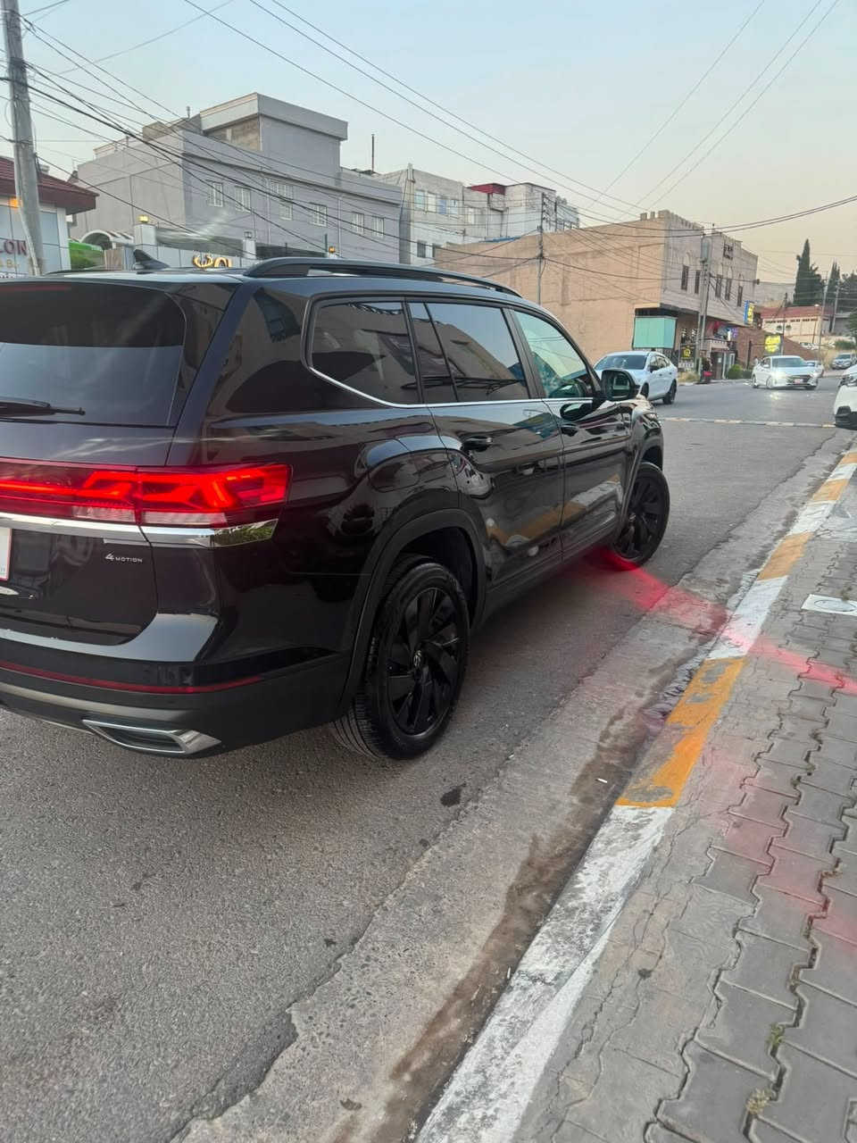 VW Atlas 2024 Panorama 
سياره بيها قطعتين جاملغ وبوند و بيها شويه pdr  
بانوراما
دبل اكسل
داخل بيجي
7راكب 
الشكل الجديد
9  الف مايل 
فتل رادارات + حساسات
ويل 20
رقم الشاصي موجود بالصور 
يصمة 4 أبواب
بصمة تشغيل 
محرك 2.0 تيربو 
كافة تحكمات السيارة لمس تشغيل عن بعد
شفتات ستيرن 
‏‎صندوق شفط كهربائي
وضعيات قيادة 5 ايكو وسبورت 
انارة داخلية .. ليدات .. تحت الرجل 
لايت لد متحرك عدسات تتحرك مع ستيرن .. بك لايت لد 
‏‎رادار أمامي (تحديد مسار)
‏‎رادار جانبي (نقاط عمياء)
‏‎رادار خلفي (تحذير من الاصطدام)
‏‎تبريد مركزي لمس
‏‎كشنات جلد / كشن تدفئة / تبريد 
‏‎كشن كهرباء
‏‎دشبول ديجيتال
‏‎هاند بريك بصمة
كير بصمة 
‏Android Auto 
‏Apple Car Play 
‏‎مانع انزلاق+ABS
‏‎شاشة كبيرة لمس
‏‎حساسات خلفية .. امامية . جانبية 
‏‎تحكمات استيرن .. ستيرن تدفئة 
‏‎اوتو ستارت Auto start 
‏‎اوتو ستوب Auto Stop 
‏‎منافذ type C 
رقم كاتي وتترقم شمالي 
مكان السياره دهوك
سعر جدا مناسب
للاستفسار 
***********
*********** دهوك, العراق
