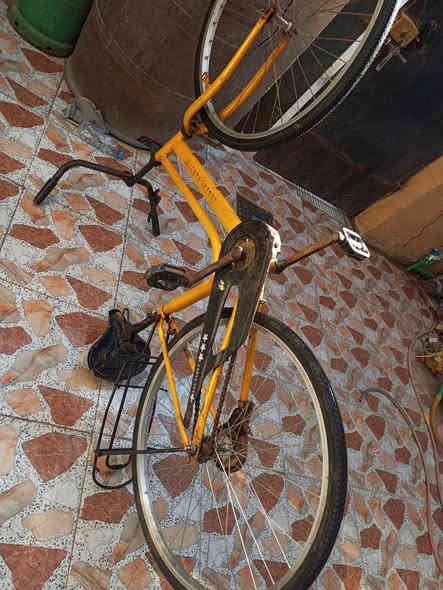 بايسكل سياحي حجم 26 نقصه بس سرج تعبان وستان ويا هذني الغراض الموضحه بصوره بسعر 25 الف مكاني بصره كباسي ماعدي توصل لتواصل ***********
