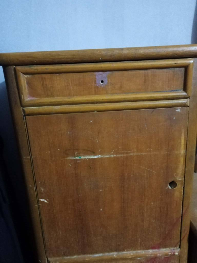 كاونتر للبيع سعره 90 الف وزاويه كومديات عدد 2 وجربايه سعر 75 الف عنوان النجف شارع المطحنه مقابل قرية غدير
*********** النجف, العراق
