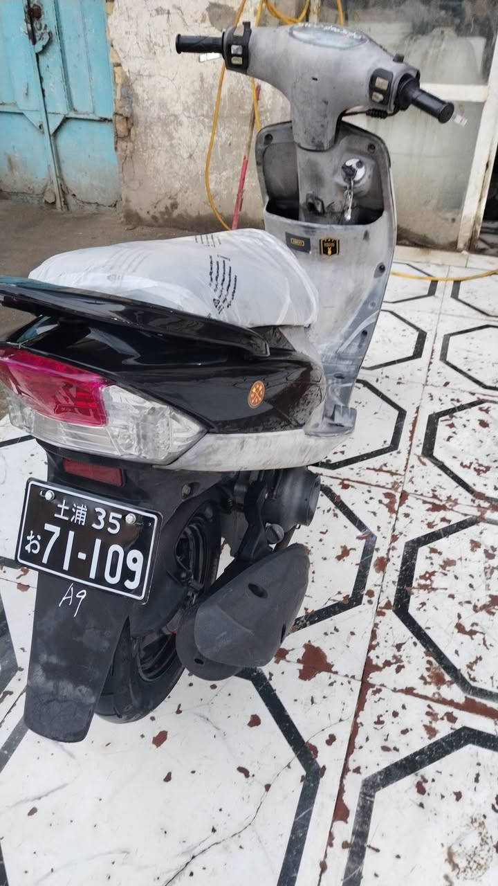 دراجه ماكس منغولي. للبيع صارله 15 يوم من طالعه من الرمبه لونه رصاصي وسويته اسود كفراته موجوده  البلاد ولدراجه عله وضع البلاد نضيفه معنه الكلمه الشراي يتفضل يتصل ***********
