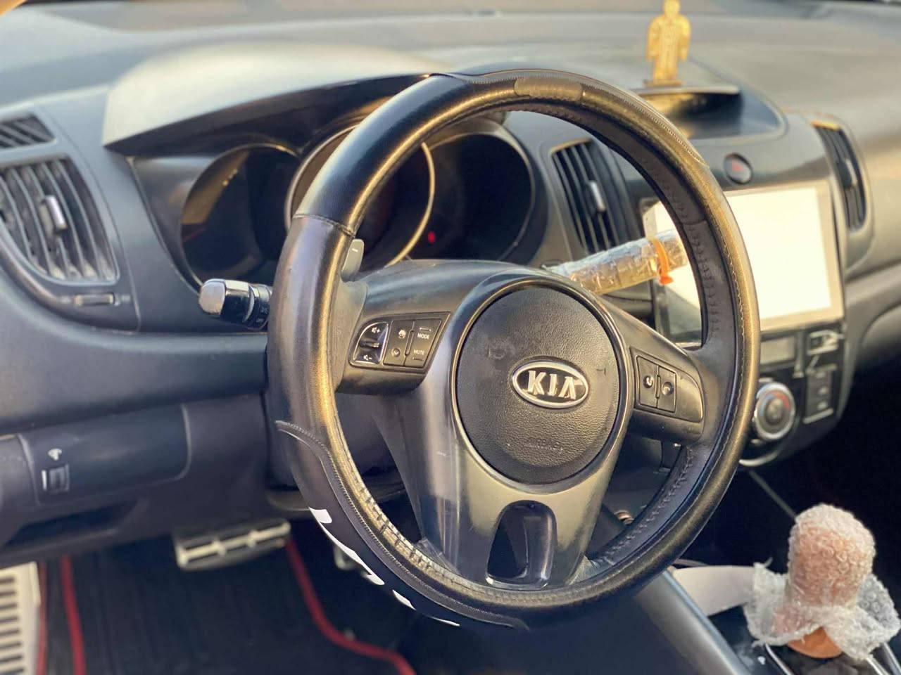 السلام وعليكم
سيراتو ١٢ للبيع سونار موجود بل منشور سياره نضيفه كير مكينه تبريد كفاله مابيها نقوصات سعر ١٠٥ 
***********
