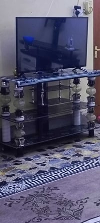 ميز مال بلازمه هاذا الاسود وبعد واحد بنفسجي مرتب بسعر 100الف 075160583...