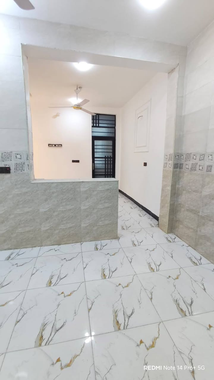 بيت للبيع🏚️مساحه/100/متر الاساس صب والسكف صب كافه الخدمات ماء💧وكهرباء💡ومدارس🏫شارع تبليط🛣️العنوان✍🏻النجف الاشرف مقابل قريه الغدير شارع المطحنه الاستفسار الرقم📱***********/📞***********
