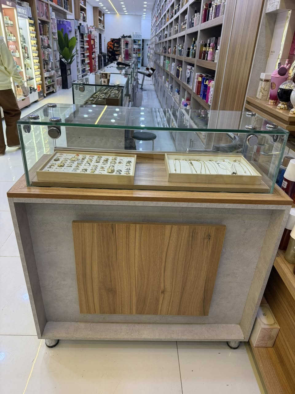 السلام عليكم عندي هذني الميوزه للبيع عددهن ٩ NDF سعر الميز الواحد ١٣٠ الف علما اني مشتغل المتر سعره ٢٥٠الف
للتواصل والاستفسار ***********
