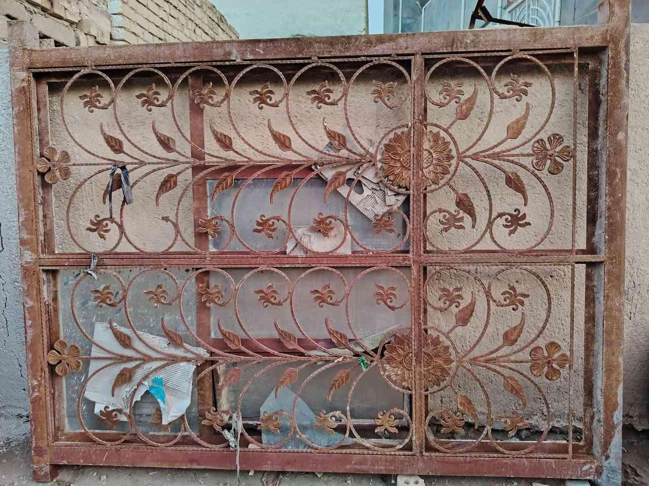 شبابيك للبيع
القياس ٢ونص ارتفاع في ٢متر.      عدد ٣
٢ونص ارتفاع في ١٢٥ عرض    عدد ١
حديد ثقيل  ٢ملم مضبوط
للتواصل اتصال ***********
