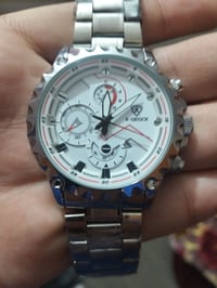 ساعة • توفرت من جديد