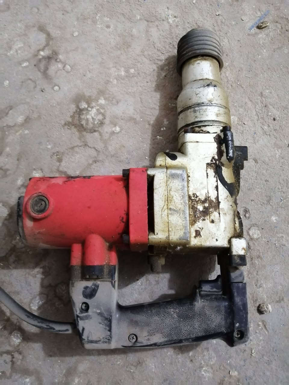 ألسلام عليكم متاح مسدس صبغ ٢٥ درين صغير ١٥ همر ٢٥ درين لقمه ٢٥ الكوت منطقة الفلاحيه الاتصال على الرقم ***********
