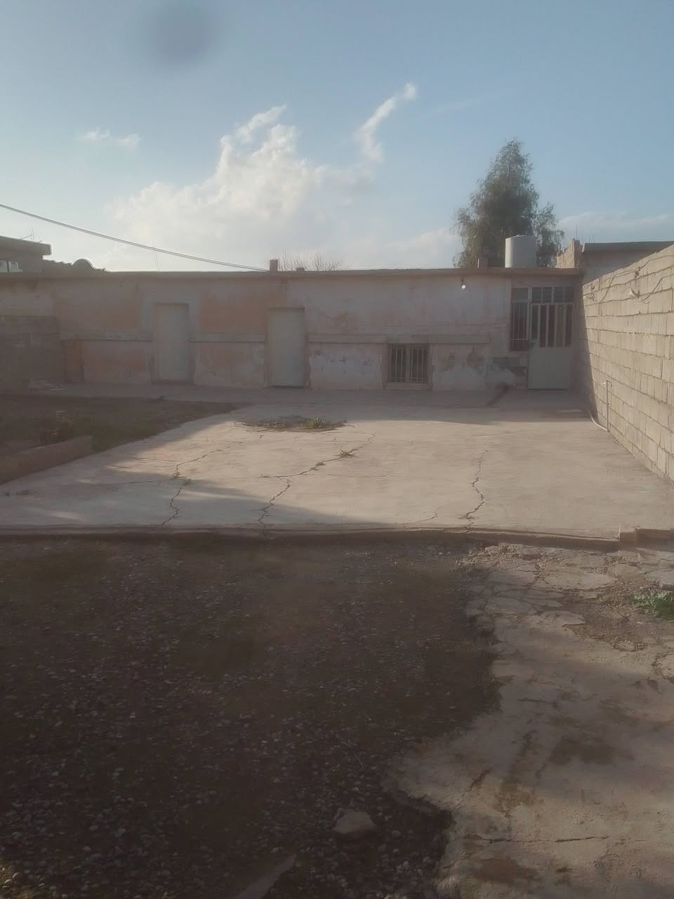 دار قديم للبيع مساحة 600متر العنوان حي گولان المعسكر للاستفسار الاتصال بالرقم ***********
