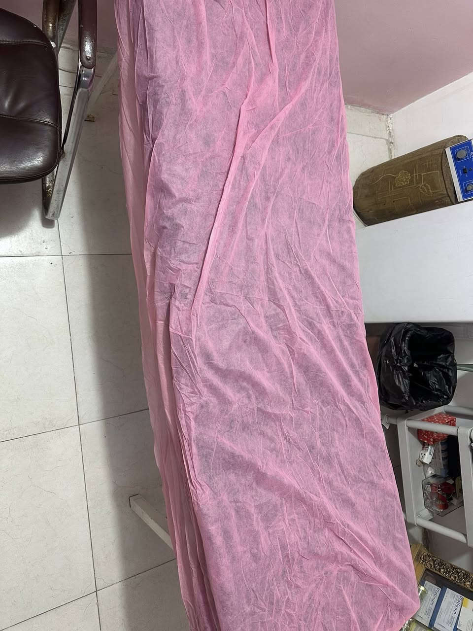 ثلاجه +كرسي حلاقه+ميز مكتبي+اربعه تخومه+سديه***********
