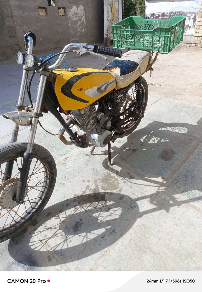 دراجه كلك شقاله نكره محرك نضيف شاصي نضيف تايرات وياله جدد مكان واسط قضاء الحي سعر 200وبيه مجال  ***********
