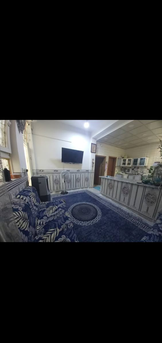 السلام عليكم 
دار للبيع  مساحة ٩٣ متر
العنوان كربلاء شارع سيدة زينب فرع اربع نهران مجاور فندق البارون 
 یبعد عن مرقد الامام العباس علیه سلام مسافة المشي ١٥٠٠متر 
 عرض الفرع ٦متر 
متكون من
استقبال 
مطبخ
صاله
غرفه
صحيات عدد٢
السعر١٧٥ وبي مجال
للاستفسار اتصل على *********** كربلاء, العراق
