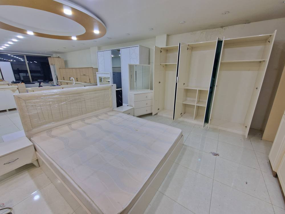 ژووری نوستنی تورکی 6 پارچە
دۆشەکی باشی لەگەڵە
پیکهاتوە لە 
کانتۆر/ سیستەم /میز تەوالیت/ 2 کۆمیدی 
سلێمانی /کانی سپیلکە /خوار مزگەوتی تە بای 
0772 517 79 19 السليمانية, العراق
